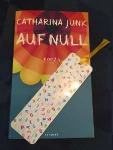 Buchcover Auf Null von Catharina Junk mit Lesezeichen