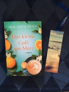 Buchcover Das kleine Café am Meer von Anja Saskia Beyer